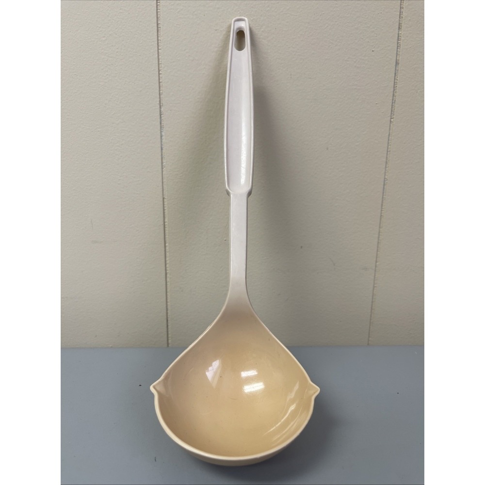 Vintage Ekco Ladle Almond Plastic Soup Spoon Dipper Cooking Utensil Kitchen‎ USA
